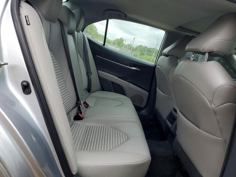 2019 TOYOTA CAMRY SE 10