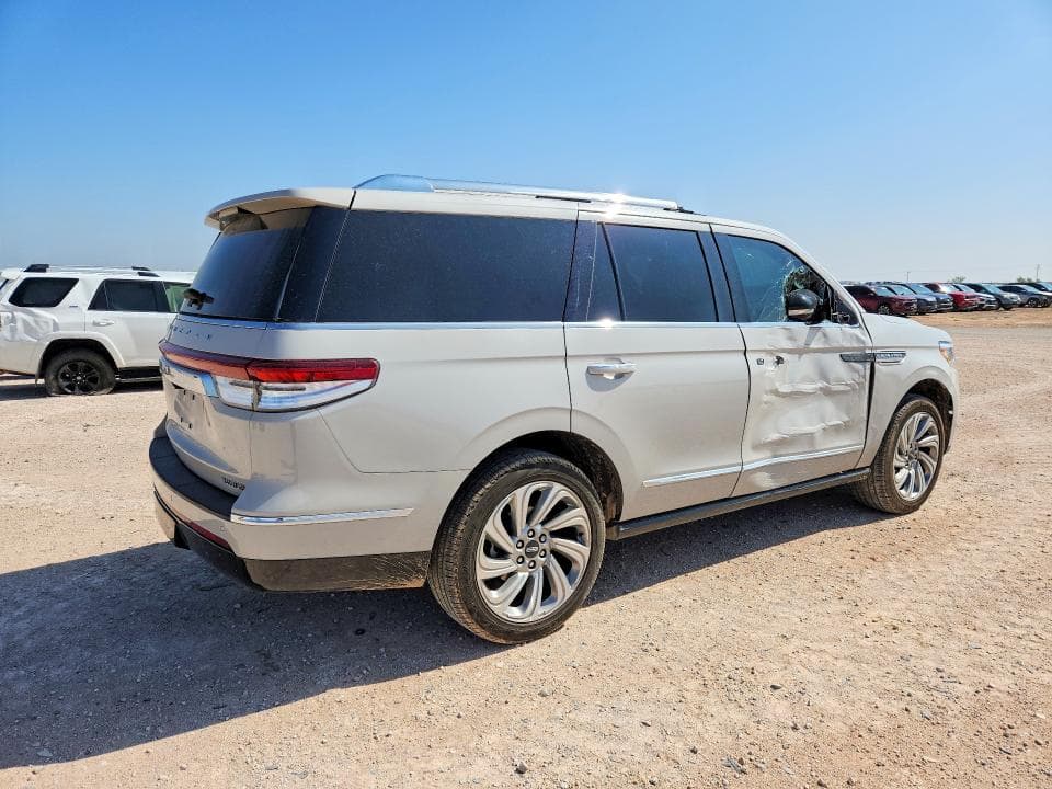 2024 LINCOLN NAVIGATOR 3