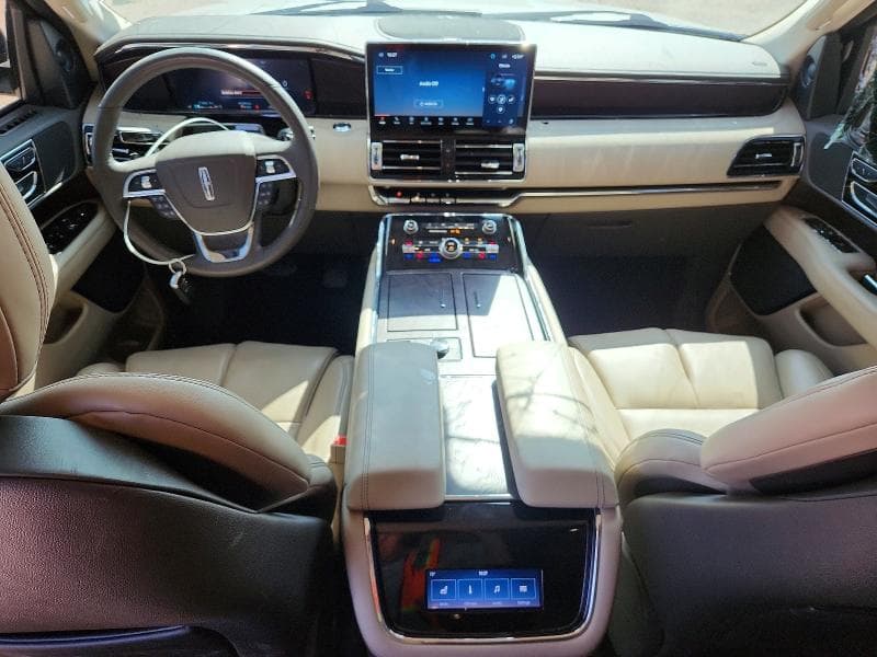 2024 LINCOLN NAVIGATOR 8