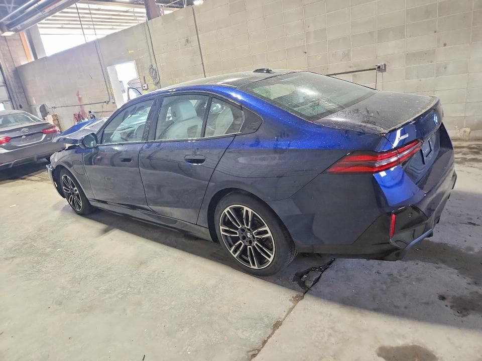 2026 BMW 550 XE 3