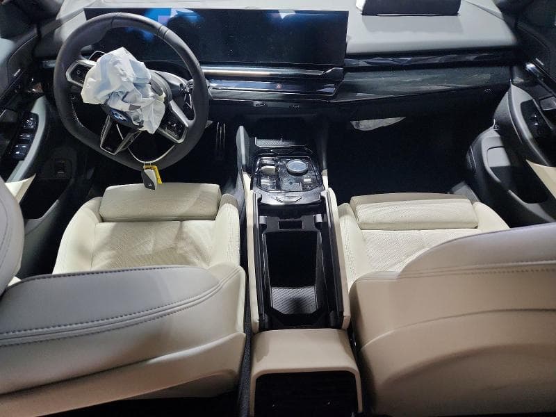 2026 BMW 550 XE 9