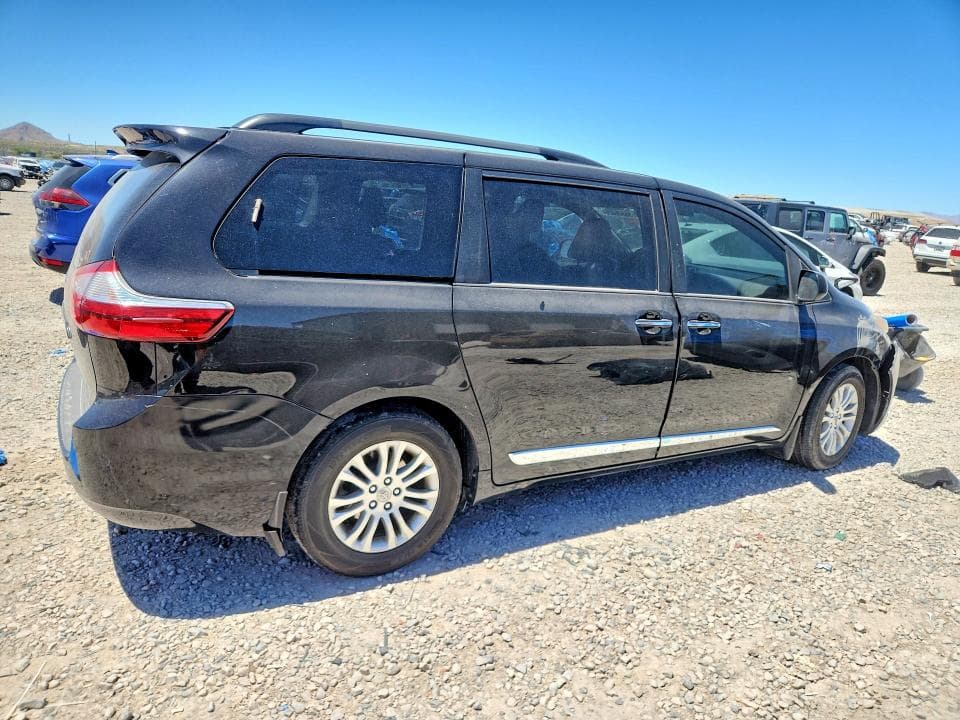 2017 TOYOTA SIENNA XLE 8-PASSENGER 3