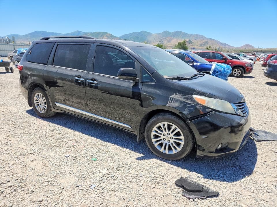 2017 TOYOTA SIENNA XLE 8-PASSENGER 4