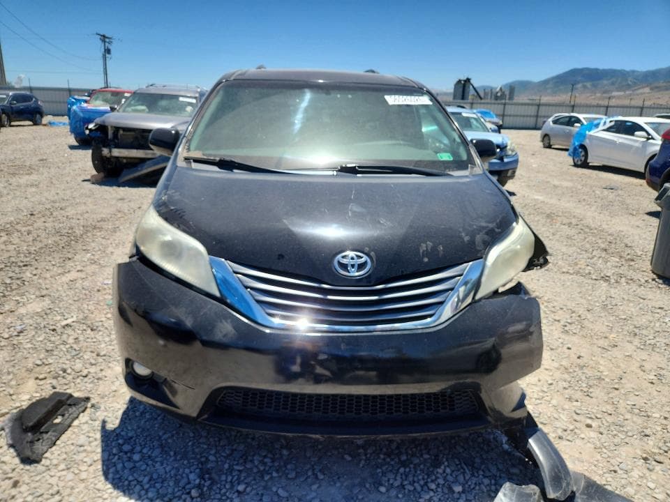 2017 TOYOTA SIENNA XLE 8-PASSENGER 5
