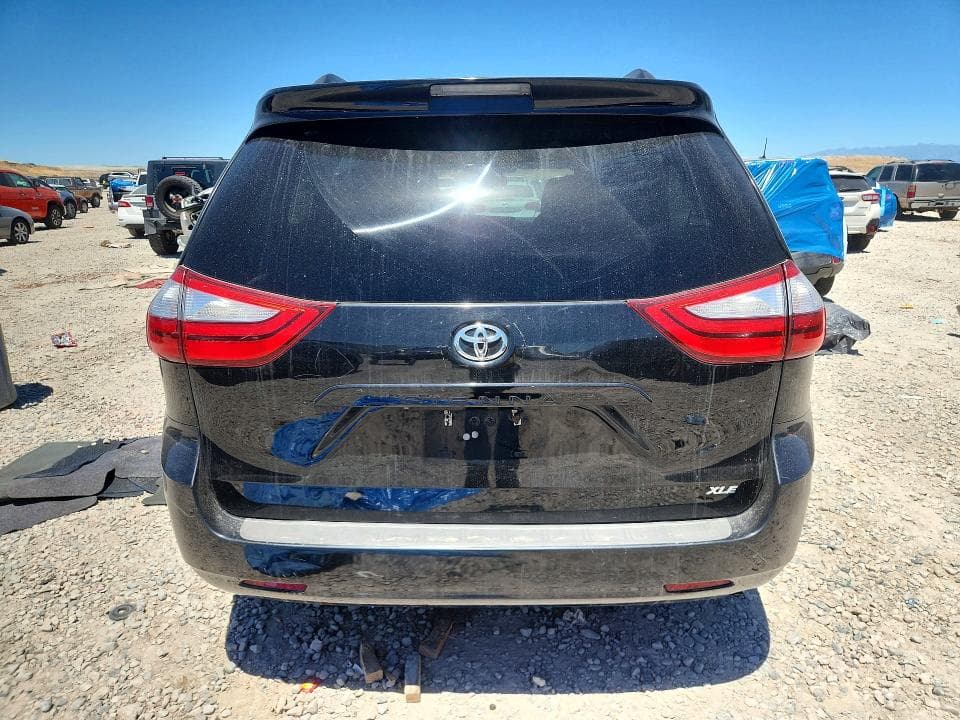 2017 TOYOTA SIENNA XLE 8-PASSENGER 6