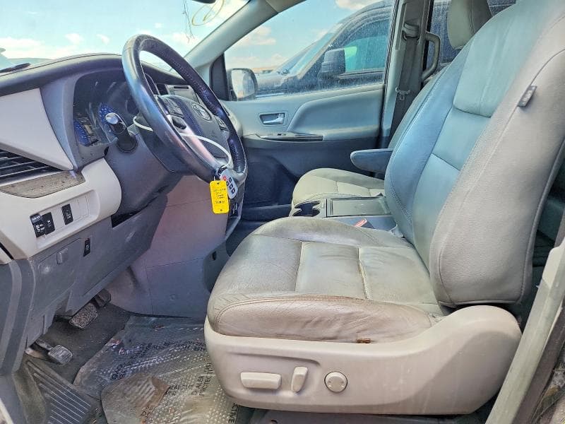 2017 TOYOTA SIENNA XLE 8-PASSENGER 7