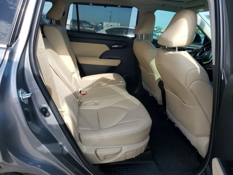 2025 TOYOTA HIGHLANDER XLE 11