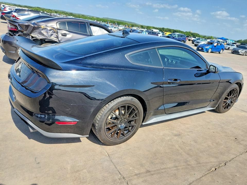 2020 FORD MUSTANG 3