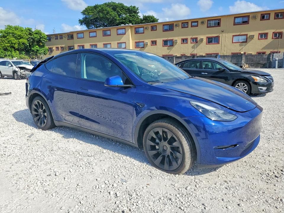 2023 TESLA MODEL Y 4