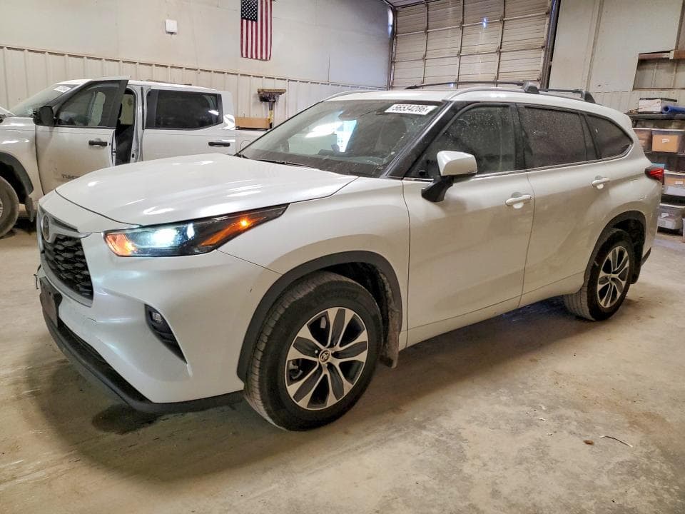2023 TOYOTA HIGHLANDER 1