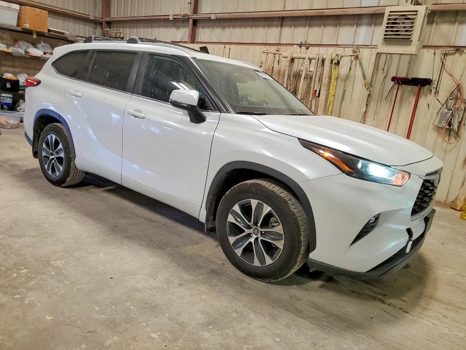 2023 TOYOTA HIGHLANDER 4