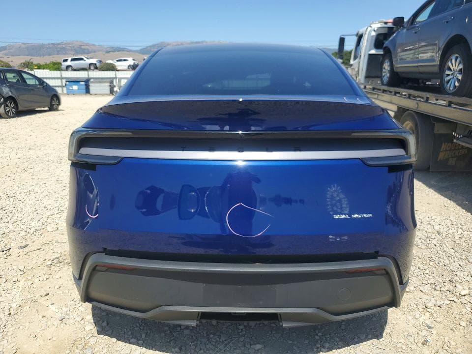 2026 TESLA MODEL Y 6