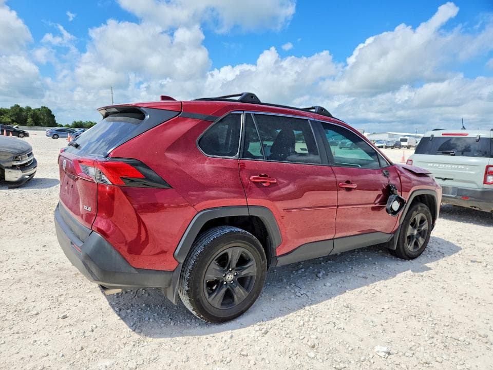 2024 TOYOTA RAV4 XLE 3