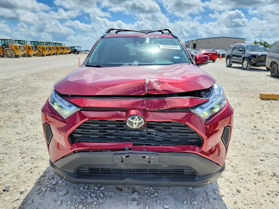 2024 TOYOTA RAV4 XLE 5