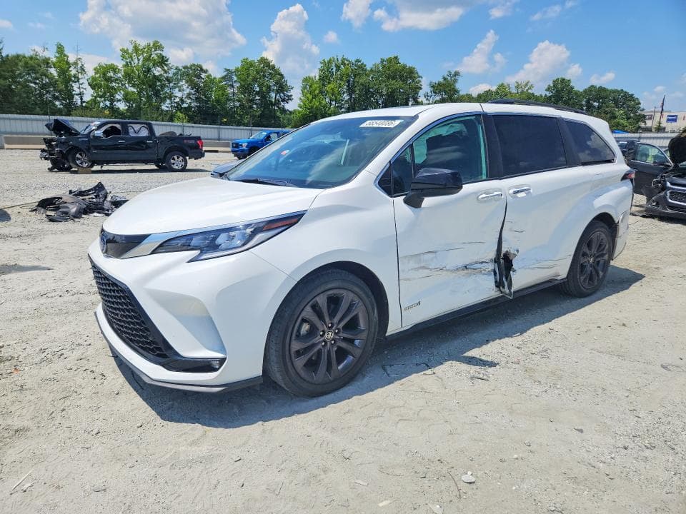 2021 TOYOTA SIENNA XSE - 1