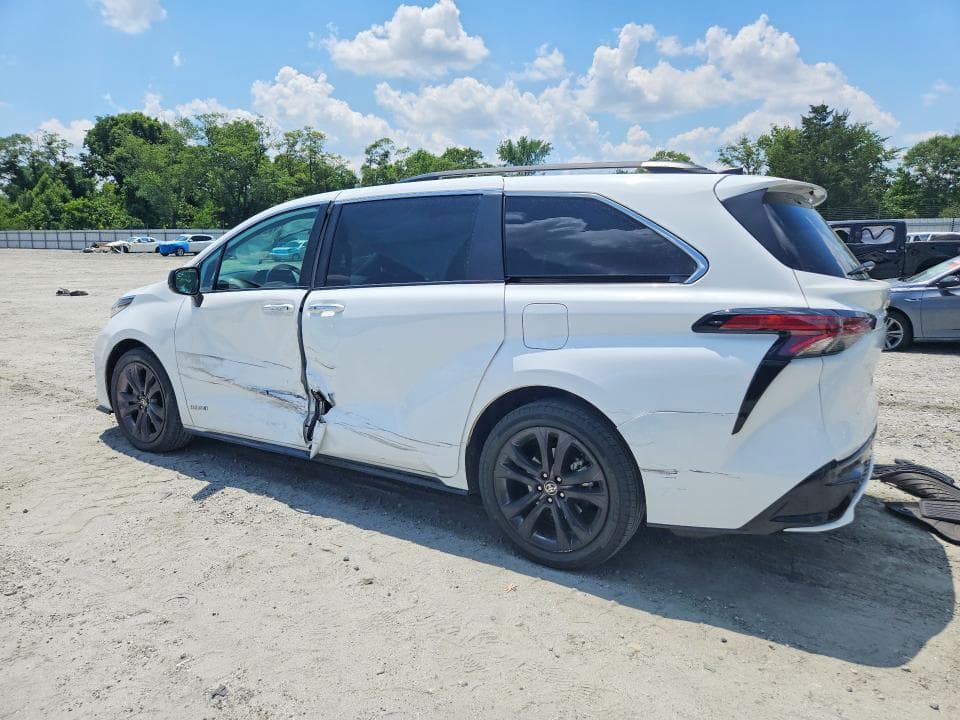 2021 TOYOTA SIENNA XSE 2
