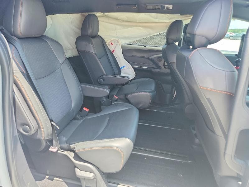 2021 TOYOTA SIENNA XSE 11