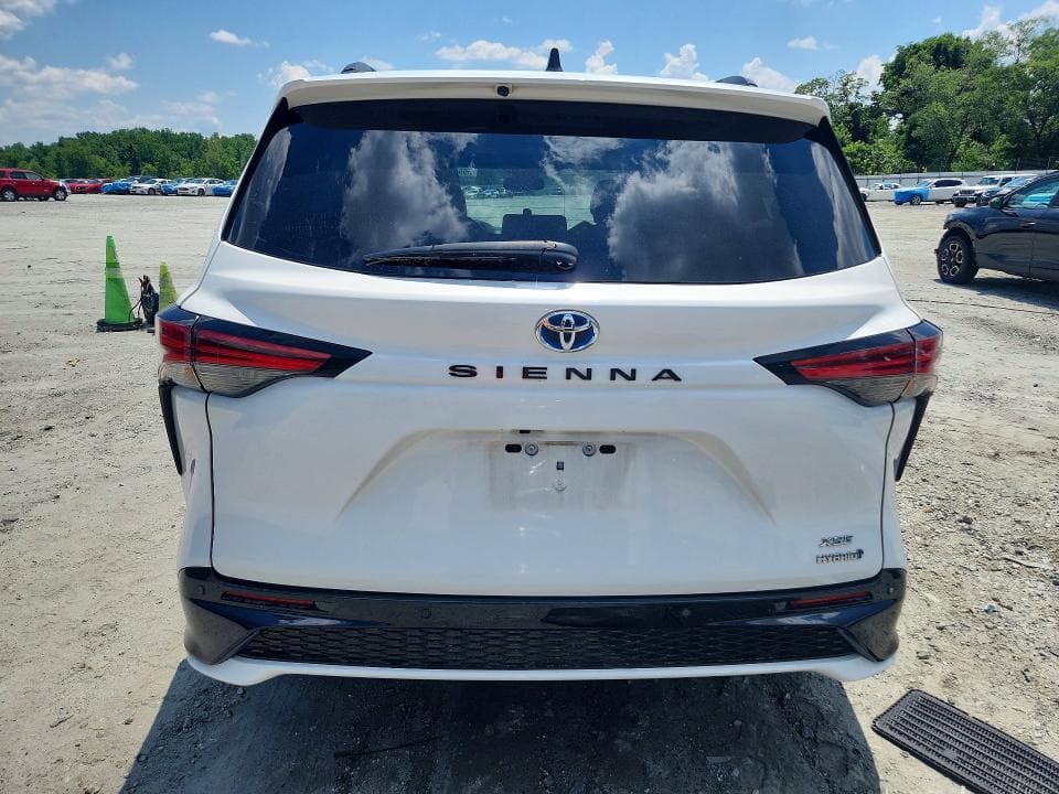 2021 TOYOTA SIENNA XSE 6