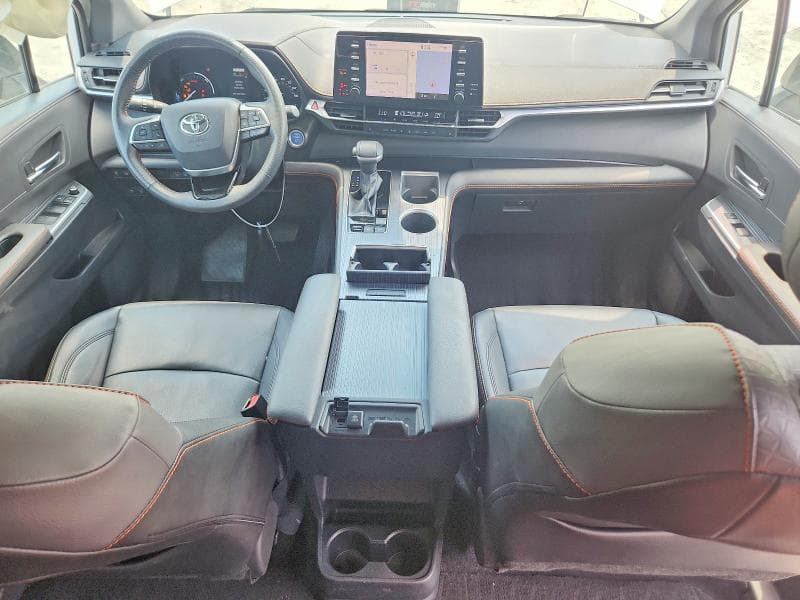 2021 TOYOTA SIENNA XSE 8