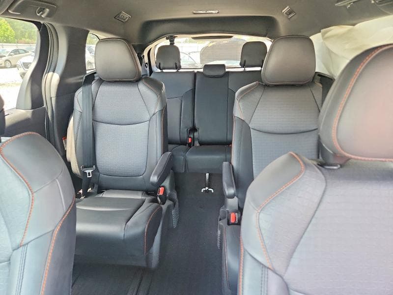 2021 TOYOTA SIENNA XSE 10