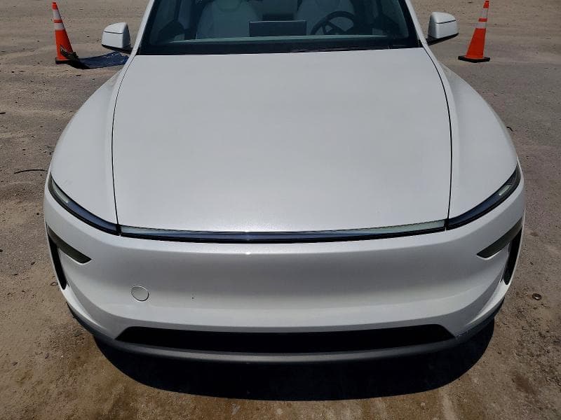 2026 TESLA MODEL Y 12