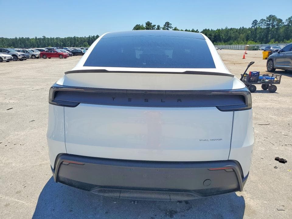 2026 TESLA MODEL Y 6