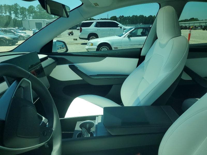 2026 TESLA MODEL Y 7