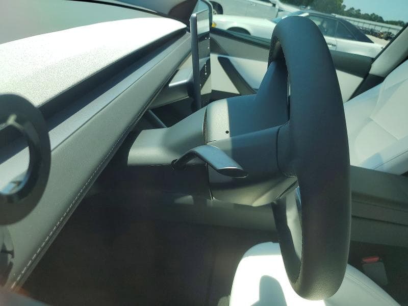 2026 TESLA MODEL Y 8