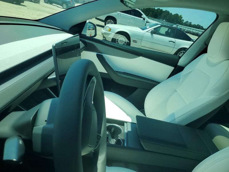2026 TESLA MODEL Y 9