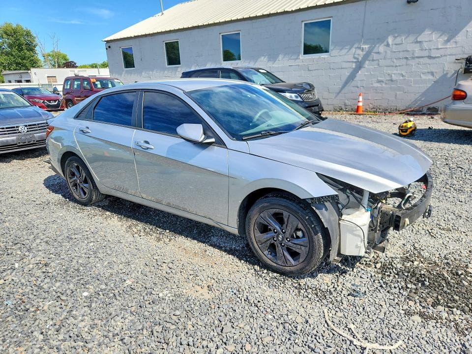 2022 HYUNDAI ELANTRA SEL 4