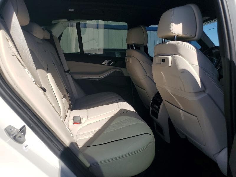 2022 BMW X5 M50I 10