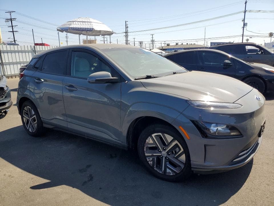 2023 HYUNDAI KONA SE 4