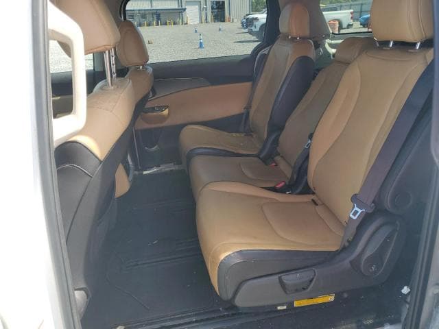2023 KIA CARNIVAL LX 11