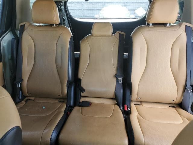 2023 KIA CARNIVAL LX 10