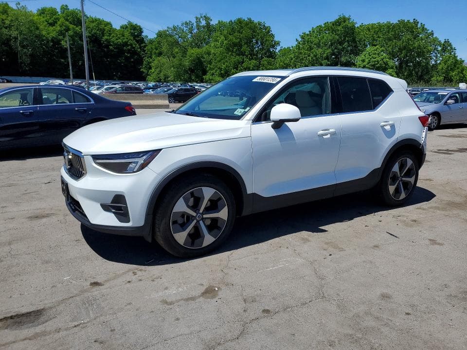 2023 VOLVO XC40 PLUS - 1