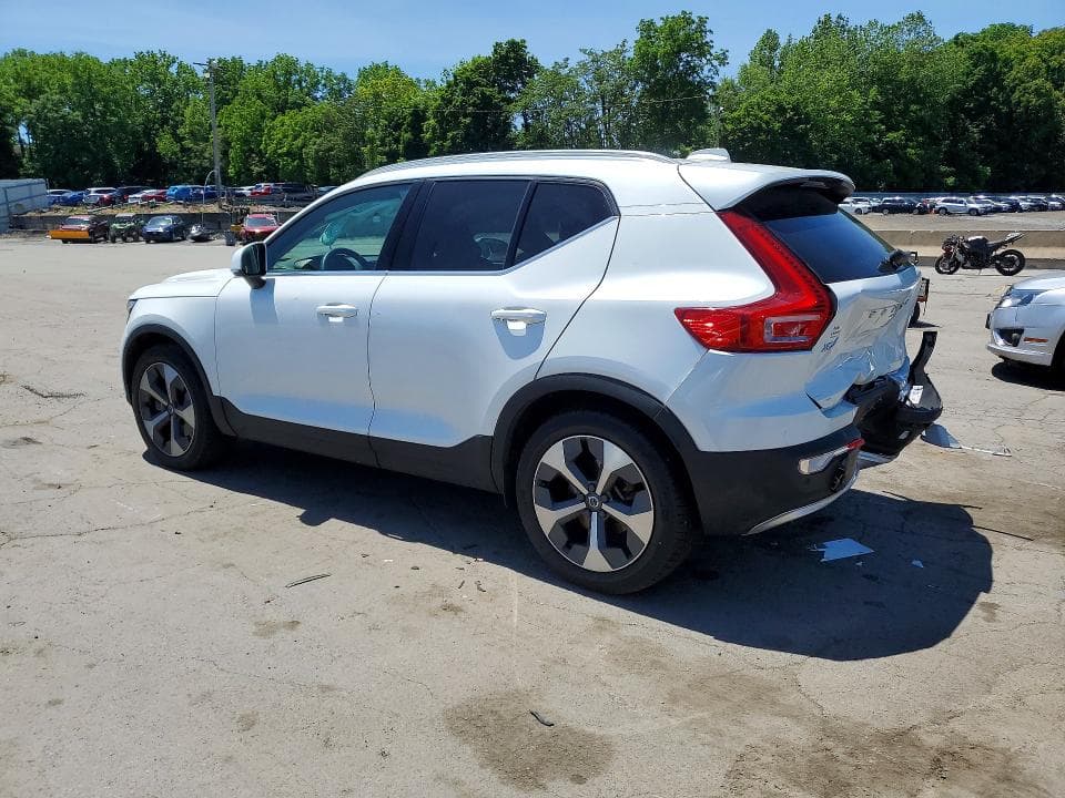 2023 VOLVO XC40 PLUS 2