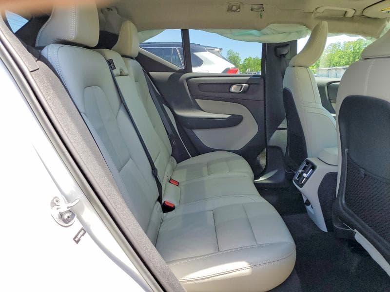 2023 VOLVO XC40 PLUS 11