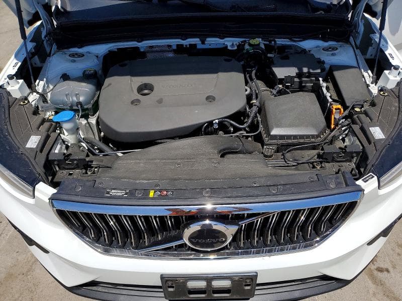 2023 VOLVO XC40 PLUS 12