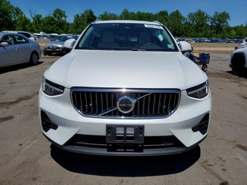 2023 VOLVO XC40 PLUS 5