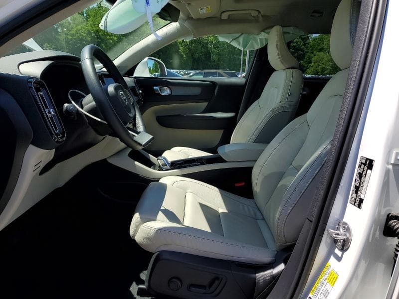 2023 VOLVO XC40 PLUS 7