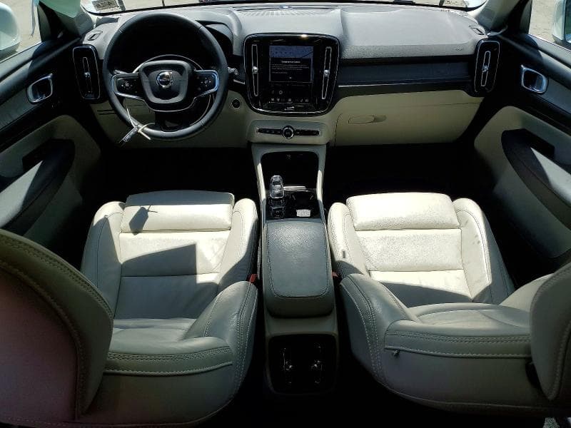 2023 VOLVO XC40 PLUS 8