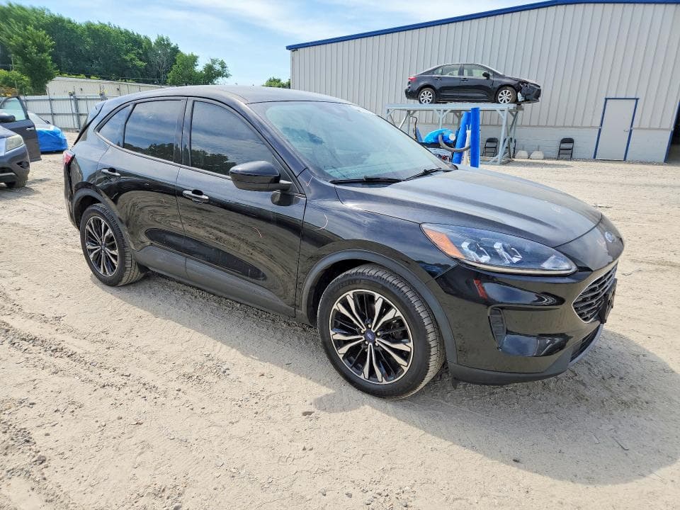 2022 FORD ESCAPE SE 4