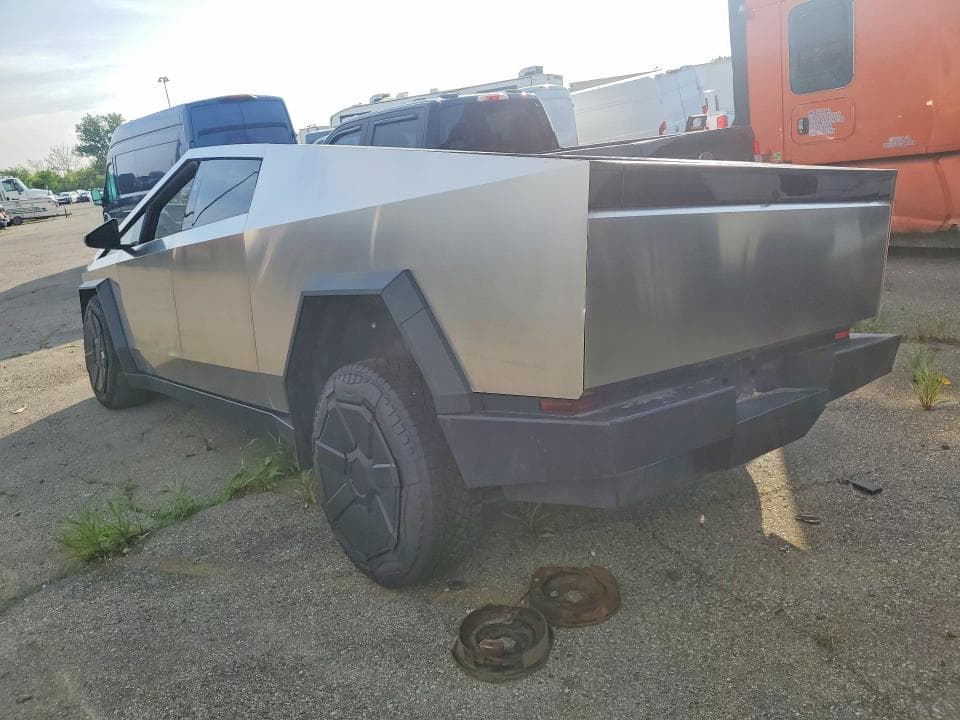 2024 TESLA CYBERTRUCK 2
