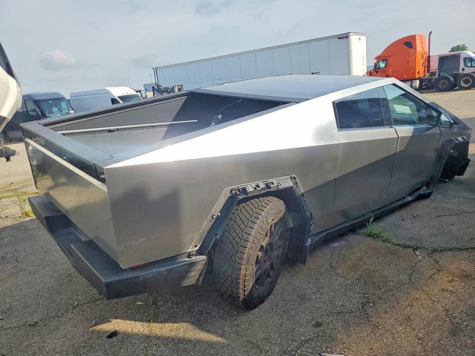 2024 TESLA CYBERTRUCK 3