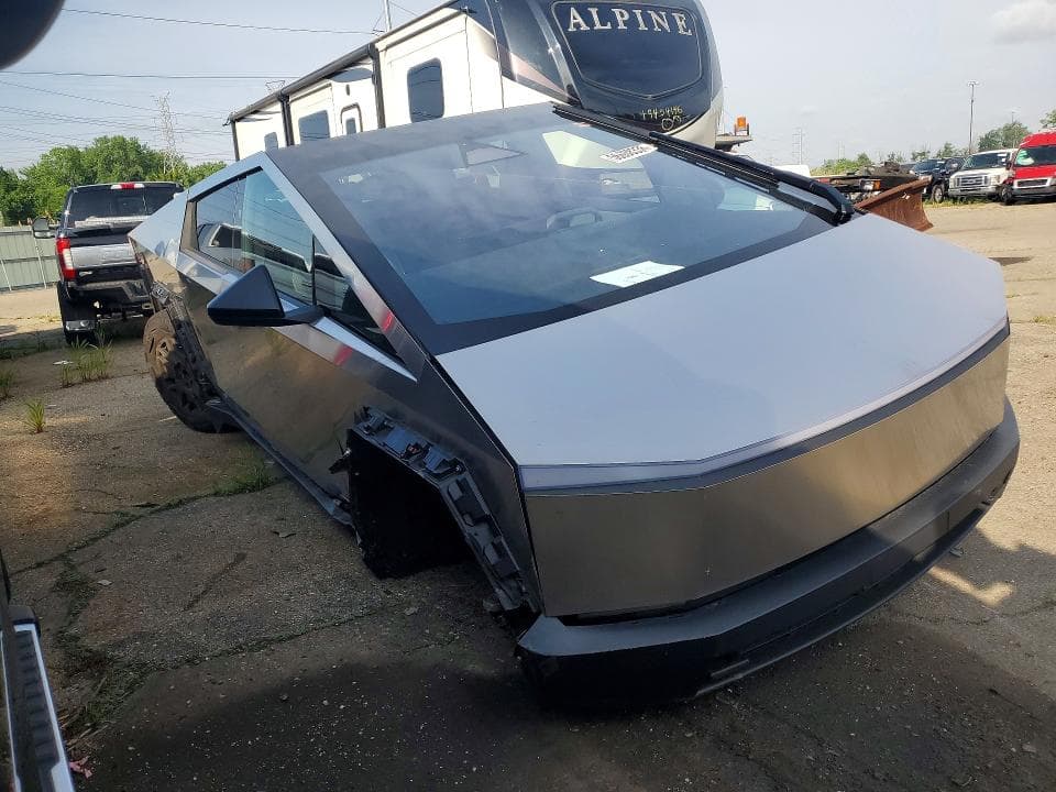 2024 TESLA CYBERTRUCK 4