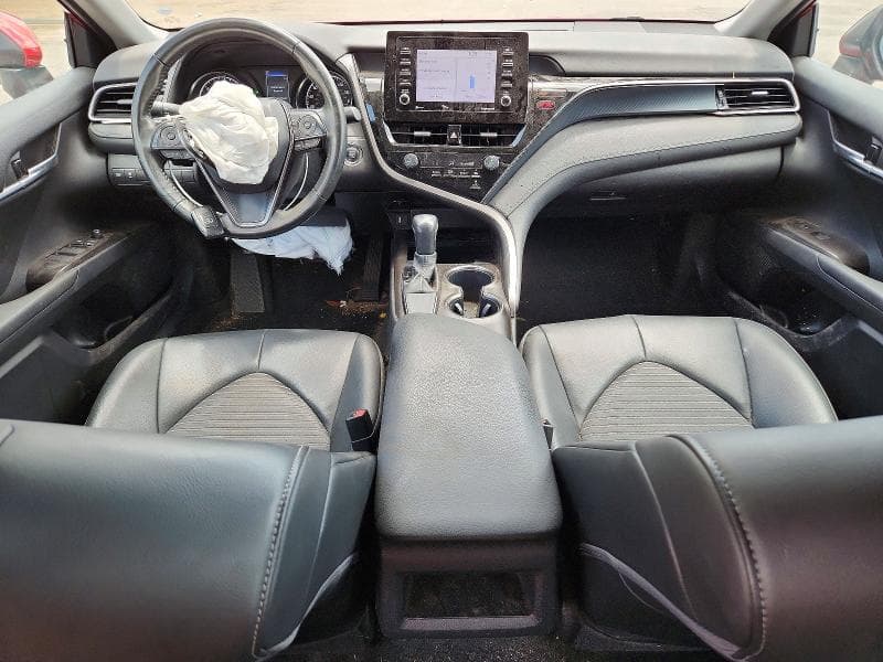 2021 TOYOTA CAMRY SE 8