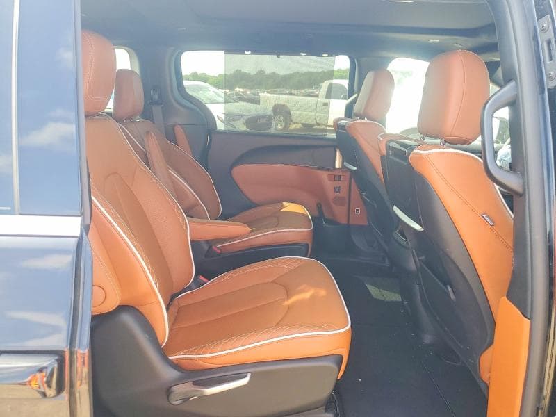 2026 CHRYSLER PACIFICA PINNACLE 11