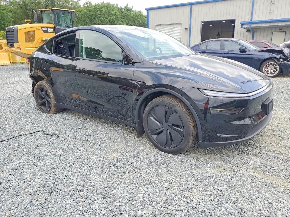 2026 TESLA MODEL Y 4