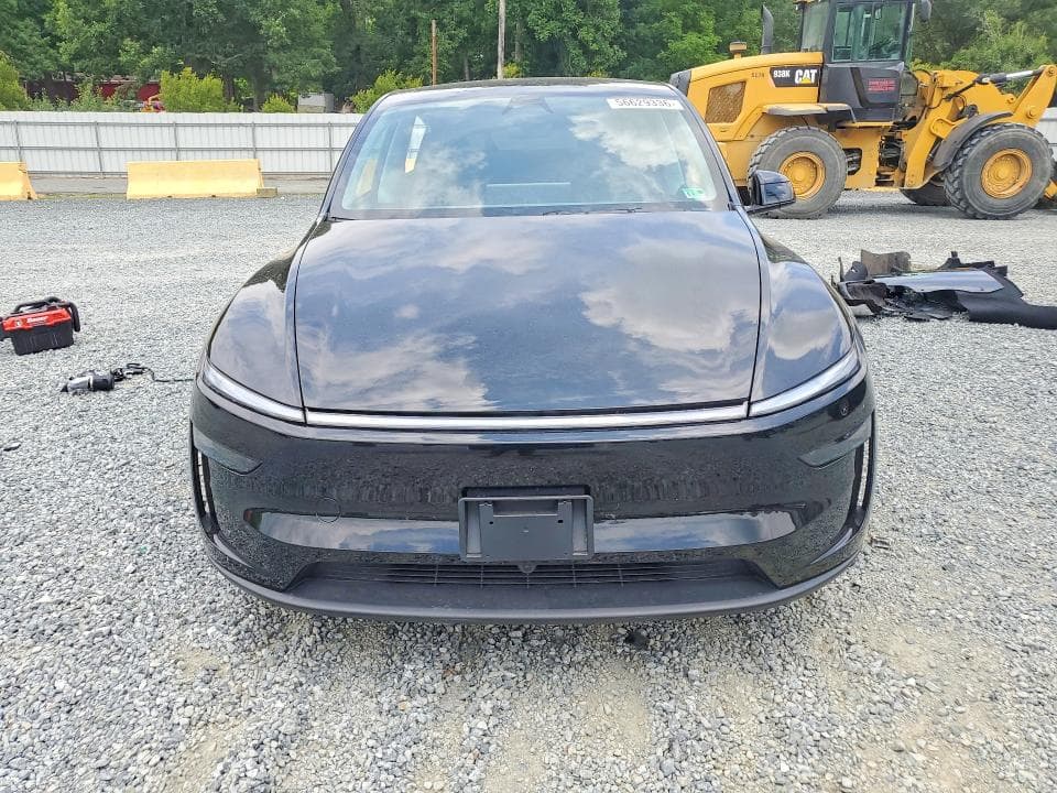2026 TESLA MODEL Y 5