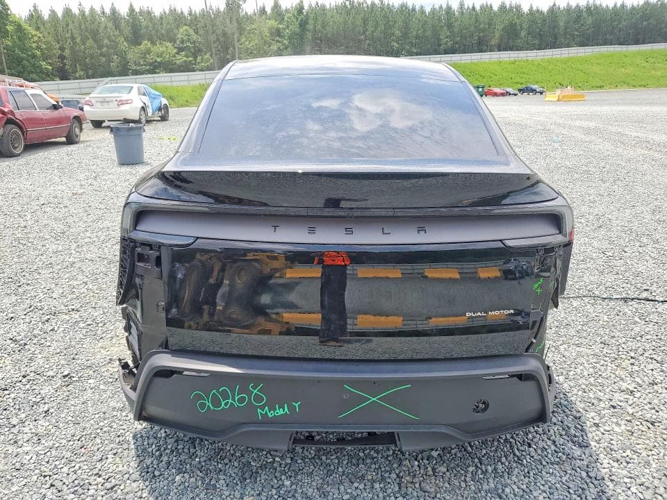 2026 TESLA MODEL Y 6